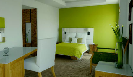Зеленый цвет в спальне
